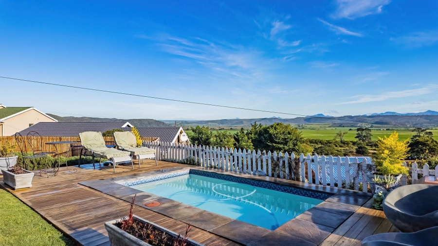 5 Bedroom Property for Sale in Fraaiuitsig Western Cape